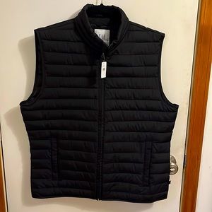 NWT mens L GAP vest
